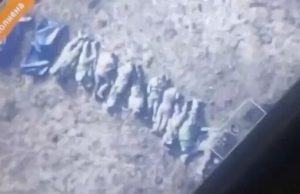 Дванадцять окупантів “вишикувалися” перед поїздкою в Росію. ВIДЕО Дванадцять-окупантів-“вишикувалися”-перед-поїздкою-в-Росію.-ВiДЕО