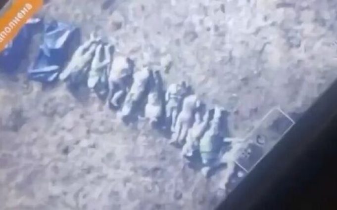 Дванадцять окупантів “вишикувалися” перед поїздкою в Росію. ВIДЕО Дванадцять-окупантів-“вишикувалися”-перед-поїздкою-в-Росію.-ВiДЕО