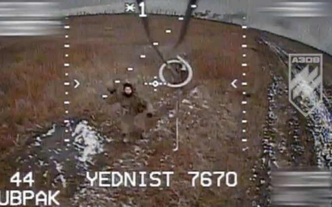 FPV-дрони бригади НГУ “Азов” ліквідують окупантів під Кремінною. ВIДЕО fpv-дрони-бригади-НГУ-“Азов”-ліквідують-окупантів-під-Кремінною.-ВiДЕО