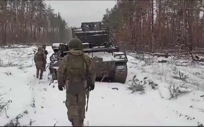 Окупанти йдуть на штурм “хахла” через мінне поле без саперів: “Урал” еще дымится. БРЭМ #бнул... Окупанти-йдуть-на-штурм-“хахла”-через-мінне-поле-без-саперів:-“Урал”-еще-дымится-БРЭМ-#бнул.