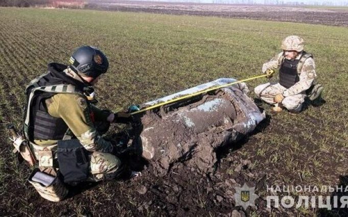 Частини ворожої ракети Х-101 виявили та знешкодили на Вінниччині. ВІДЕО+ФОТО Частини-ворожої-ракети-Х-101-виявили-та-знешкодили-на-Вінниччині.-ВІДЕО+ФОТО