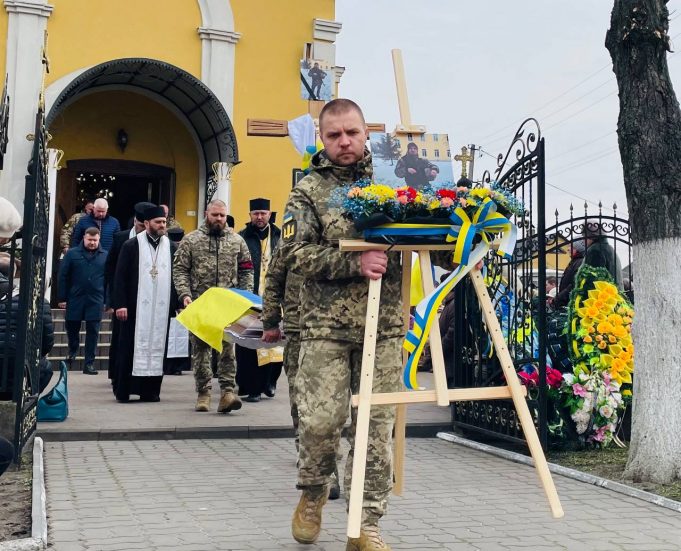Нововолинська громада провела в останню путь Захисника Андрія Боратинця Нововолинська-громада-провела-в-останню-путь-Захисника-Андрія-Боратинця