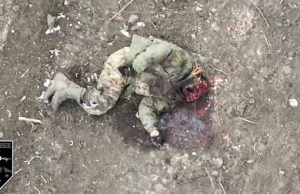 Росіянину відірвало голову після влучання боєприпасу з українського дрона. ВIДЕО Росіянину-відірвало-голову-після-влучання-боєприпасу-з-українського-дрона.-ВiДЕО