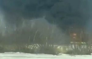 НП на Бєлгородщині: у МНС підтвердили влучання БПЛА в нафтобазу, горить резервуар. ВIДЕО НП-на-Бєлгородщині:-у-МНС-підтвердили-влучання-БПЛА-в-нафтобазу,-горить-резервуар.-ВiДЕО