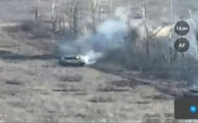 Два українські танки зачищають лісосмугу від окупантів. ВIДЕО Два-українські-танки-зачищають-лісосмугу-від-окупантів.-ВiДЕО
