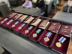 Родинам загиблих Героїв з Нововолинської громади вручили відзнаки Родинам-загиблих-Героїв-з-Нововолинської-громади-вручили-відзнаки