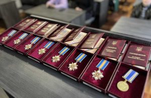 Родинам загиблих Героїв з Нововолинської громади вручили відзнаки Родинам-загиблих-Героїв-з-Нововолинської-громади-вручили-відзнаки