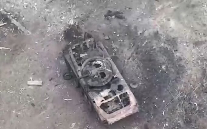 Знищена ворожа БМП-2 та залишки російського десанту на донецькому напрямку. ВIДЕО 18+ Знищена-ворожа-БМП-2-та-залишки-російського-десанту-на-донецькому-напрямку.-ВiДЕО-18+