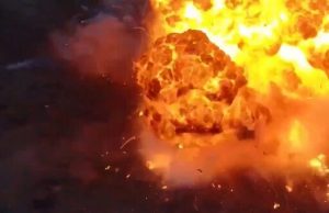 Ворожа БМП-2 разом із десантом зникає у вогні після удару дрона-камікадзе. ВIДЕО Ворожа-БМП-2-разом-із-десантом-зникає-у-вогні-після-удару-дрона-камікадзе.-ВiДЕО