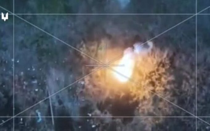 Воїни ССО знищили бліндаж окупантів, через що росіяни залишили зайняті позиції. ВIДЕО Воїни-ССО-знищили-бліндаж-окупантів,-через-що-росіяни-залишили-зайняті-позиції.-ВiДЕО