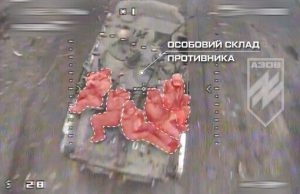 FPV-дрон атакує п’ятьох окупантів на броні ворожої БМП. ВIДЕО fpv-дрон-атакує-п’ятьох-окупантів-на-броні-ворожої-БМП.-ВiДЕО