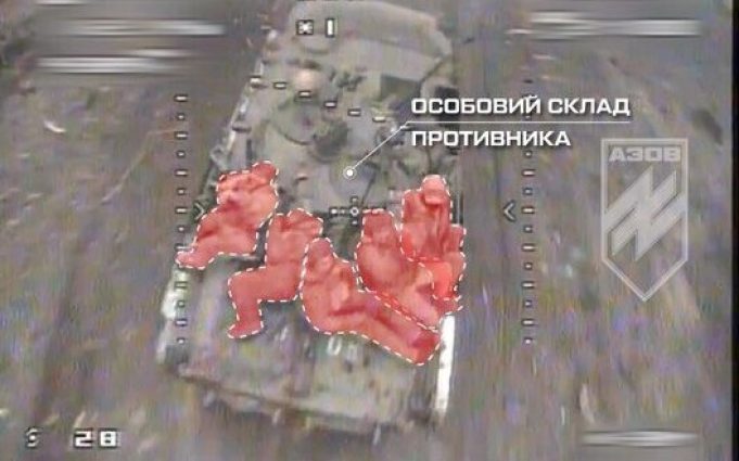 FPV-дрон атакує п’ятьох окупантів на броні ворожої БМП. ВIДЕО fpv-дрон-атакує-п’ятьох-окупантів-на-броні-ворожої-БМП.-ВiДЕО
