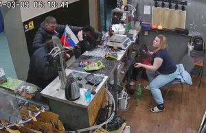 П’яний “Z-патріот” побив двох росіянок, бо думав, що вони говорять українською. ВIДЕО П’яний-“z-патріот”-побив-двох-росіянок,-бо-думав,-що-вони-говорять-українською.-ВiДЕО