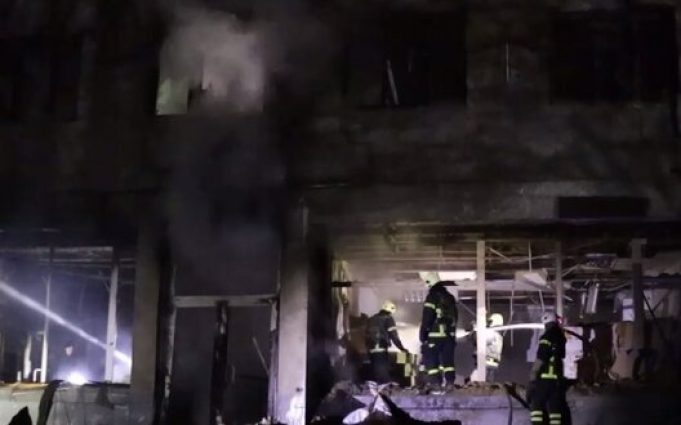 У Харкові “шахед” поцілив в об’єкт цивільної інфраструктури. ВIДЕО У-Харкові-“шахед”-поцілив-в-об’єкт-цивільної-інфраструктури.-ВiДЕО