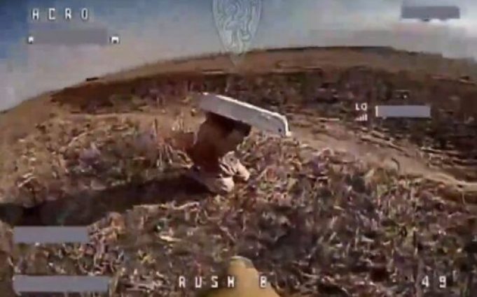 Окупант під ночвами ховається від українського дрона. ВIДЕО Окупант-під-ночвами-ховається-від-українського-дрона.-ВiДЕО