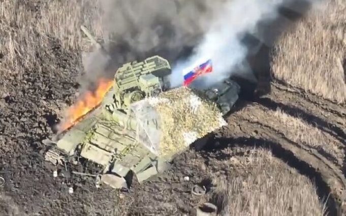 Палаюча ворожа техніка на авдіївському напрямку. ВIДЕО Палаюча-ворожа-техніка-на-авдіївському-напрямку.-ВiДЕО
