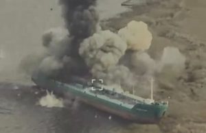 Українська авіація влучила по командному пункту РФ на танкері. ВIДЕО Українська-авіація-влучила-по-командному-пункту-РФ-на-танкері.-ВiДЕО