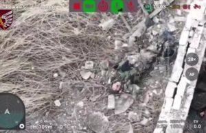 Поранений окупант корчиться та кричить від болю на Мар’їнському напрямку. ВIДЕО 18+ Поранений-окупант-корчиться-та-кричить-від-болю-на-Мар’їнському-напрямку.-ВiДЕО-18+