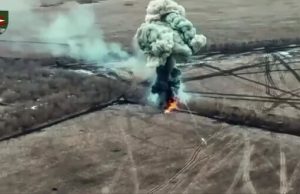 Воїни ЗСУ знищили ворожу САУ “Мста-С” та склад з боєприпасами. ВIДЕО Воїни-ЗСУ-знищили-ворожу-САУ-“Мста-С”-та-склад-з-боєприпасами.-ВiДЕО