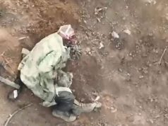 Поранений окупант доходить у канаві при дорозі. ВIДЕО 18+ Поранений-окупант-доходить-у-канаві-при-дорозі.-ВiДЕО-18+