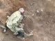 Поранений окупант доходить у канаві при дорозі. ВIДЕО 18+ Поранений-окупант-доходить-у-канаві-при-дорозі.-ВiДЕО-18+