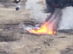 Шматки ворожої БМП-2 летять високо у повітрі після атаки українського дрона. ВIДЕО Шматки-ворожої-БМП-2-летять-високо-у-повітрі-після-атаки-українського-дрона.-ВiДЕО