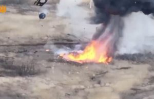 Шматки ворожої БМП-2 летять високо у повітрі після атаки українського дрона. ВIДЕО Шматки-ворожої-БМП-2-летять-високо-у-повітрі-після-атаки-українського-дрона.-ВiДЕО