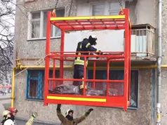 Удар “Шахеда” по п’ятиповерхівці в Сумах: з-під завалів дістали тіла двох людей. ВIДЕО (оновлено) Удар-“Шахеда”-по-п’ятиповерхівці-в-Сумах:-з-під-завалів-дістали-тіла-двох-людей.-ВiДЕО-(оновлено)