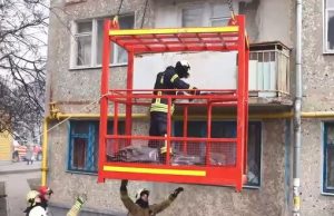 Удар “Шахеда” по п’ятиповерхівці в Сумах: з-під завалів дістали тіла двох людей. ВIДЕО (оновлено) Удар-“Шахеда”-по-п’ятиповерхівці-в-Сумах:-з-під-завалів-дістали-тіла-двох-людей.-ВiДЕО-(оновлено)