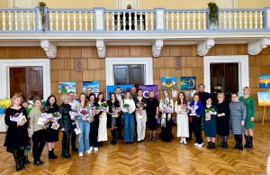 У Нововолинському міському Палаці культури відкрили виставку картин дружин загиблих Героїв У-Нововолинському-міському-Палаці-культури-відкрили-виставку-картин-дружин-загиблих-Героїв