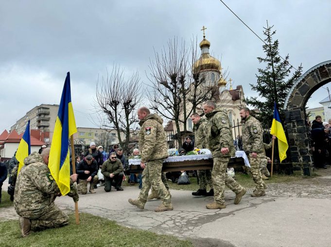 Нововолинськ попрощався із полеглим Захисником Максимом Бірюковим Нововолинськ-попрощався-із-полеглим-Захисником-Максимом-Бірюковим