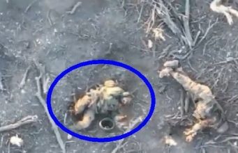 Окупант підірвав себе гранатою на полі бою. ВIДЕО Окупант-підірвав-себе-гранатою-на-полі-бою.-ВiДЕО