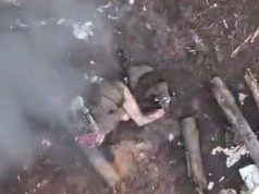 Боєприпас, скинутий з дрона, влучає окупанту у голову. ВIДЕО 18+ Боєприпас,-скинутий-з-дрона,-влучає-окупанту-у-голову.-ВiДЕО-18+