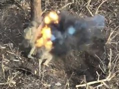 Дрон-камікадзе “мінусує” двох окупантів поблизу Авдіївки. ВIДЕО Дрон-камікадзе-“мінусує”-двох-окупантів-поблизу-Авдіївки.-ВiДЕО