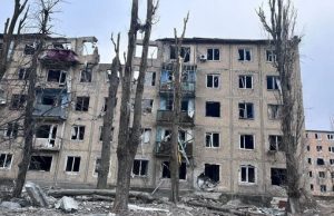 “Лариса, в этих домах все есть. Только нужно електричку какую-то грузовую и вывозить отсюда”, –... “Лариса,-в-этих-домах-все-есть-Только-нужно-електричку-какую-то-грузовую-и-вывозить-отсюда”,-–.