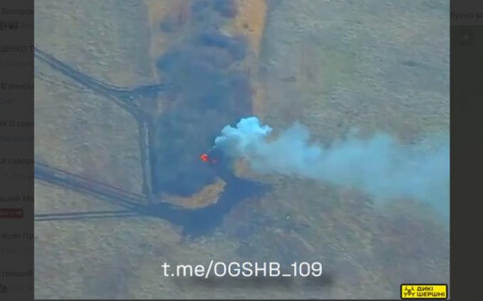 Воїни 109 гірсько-штурмового батальйону знищили ворожий танк Т-72 дронами “Дикі шершні”. ВIДЕО Воїни-109-гірсько-штурмового-батальйону-знищили-ворожий-танк-Т-72-дронами-“Дикі-шершні”.-ВiДЕО