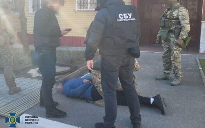 Ліквідовано підпільний кол-центр, який видурював гроші у громадян ЄС, – СБУ. ВІДЕО+ФОТОрепортаж Ліквідовано-підпільний-кол-центр,-який-видурював-гроші-у-громадян-ЄС,-–-СБУ.-ВІДЕО+ФОТОрепортаж