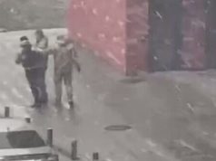 У Львові знову силою “запакували” чоловіка у бус. Обласний ТЦК каже, що він втікав, а... У-Львові-знову-силою-“запакували”-чоловіка-у-бус-Обласний-ТЦК-каже,-що-він-втікав,-а.