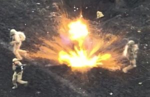 Дрон-камікадзе 47-ї ОМБр влучає у групу російських окупантів. ВIДЕО Дрон-камікадзе-47-ї-ОМБр-влучає-у-групу-російських-окупантів.-ВiДЕО