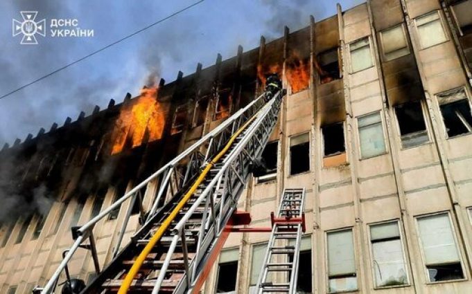 Удар РФ по Харкову: 3 загиблих та 5 поранених, пошкоджено 8-поверхівку і виробничий цех. Під... Удар-РФ-по-Харкову:-3-загиблих-та-5-поранених,-пошкоджено-8-поверхівку-і-виробничий-цех-Під.