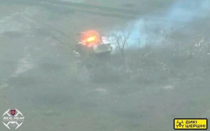 Українські захисники зупинили ворожий наступ та знищили техніку окупантів. ВIДЕО Українські-захисники-зупинили-ворожий-наступ-та-знищили-техніку-окупантів.-ВiДЕО