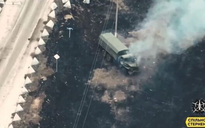 У Курській області український дрон знищив “Урал” окупантів. ВIДЕО У-Курській-області-український-дрон-знищив-“Урал”-окупантів.-ВiДЕО
