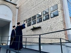 Вічна пам’ять Героям: на фасаді Нововолинського ліцею №6 встановили меморіальні дошки Вічна-пам’ять-Героям:-на-фасаді-Нововолинського-ліцею-№6-встановили-меморіальні-дошки