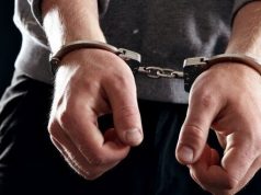 В окупованому Маріуполі двох людей затримали за проукраїнські коментарі в соцмережах. ВIДЕО В-окупованому-Маріуполі-двох-людей-затримали-за-проукраїнські-коментарі-в-соцмережах.-ВiДЕО