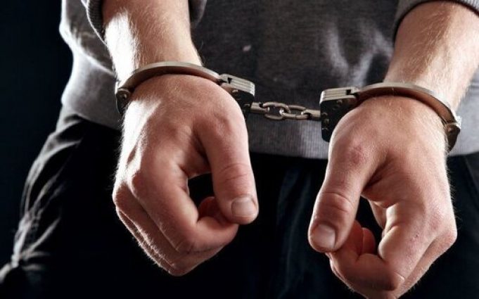 В окупованому Маріуполі двох людей затримали за проукраїнські коментарі в соцмережах. ВIДЕО В-окупованому-Маріуполі-двох-людей-затримали-за-проукраїнські-коментарі-в-соцмережах.-ВiДЕО