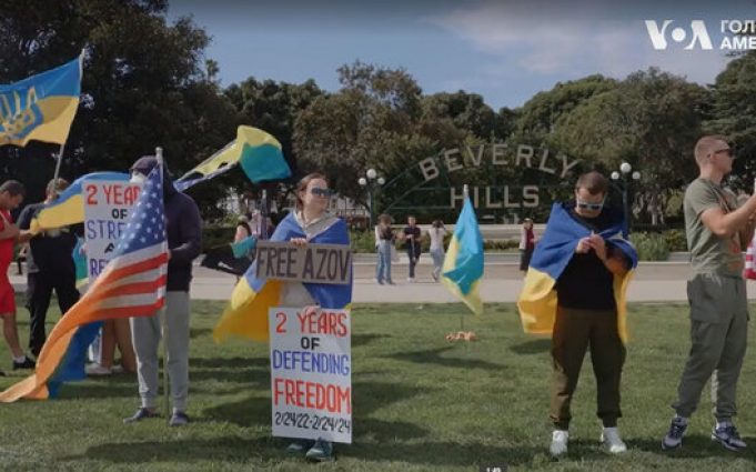 У Беверлі-Гіллз люди вийшли на мітинг проти Росії і в підтримку полонених з “Азовсталі”. ВIДЕО У-Беверлі-Гіллз-люди-вийшли-на-мітинг-проти-Росії-і-в-підтримку-полонених-з-“Азовсталі”.-ВiДЕО