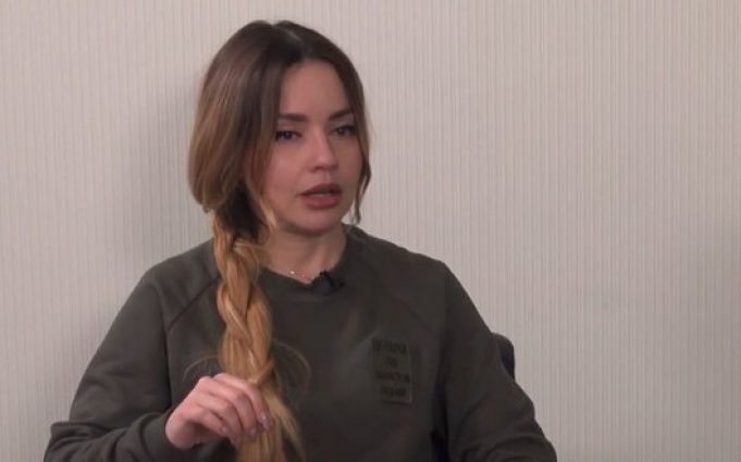 “Війна – це про смерть на шляху до перемоги”, – військовослужбовиця та “Людина року-2023” Анна... “Війна-–-це-про-смерть-на-шляху-до-перемоги”,-–-військовослужбовиця-та-“Людина-року-2023”-Анна.