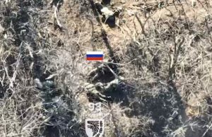 Бійці 93-ї ОМБр скидами з дронів нищать окупантів на Лиманському напрямку. ВIДЕО Бійці-93-ї-ОМБр-скидами-з-дронів-нищать-окупантів-на-Лиманському-напрямку.-ВiДЕО