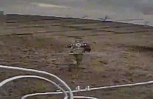 Невдала спроба окупанта втекти від дрона 82-ї ОДШБр. ВIДЕО Невдала-спроба-окупанта-втекти-від-дрона-82-ї-ОДШБр.-ВiДЕО