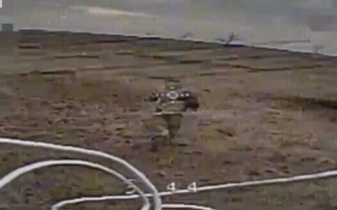 Невдала спроба окупанта втекти від дрона 82-ї ОДШБр. ВIДЕО Невдала-спроба-окупанта-втекти-від-дрона-82-ї-ОДШБр.-ВiДЕО